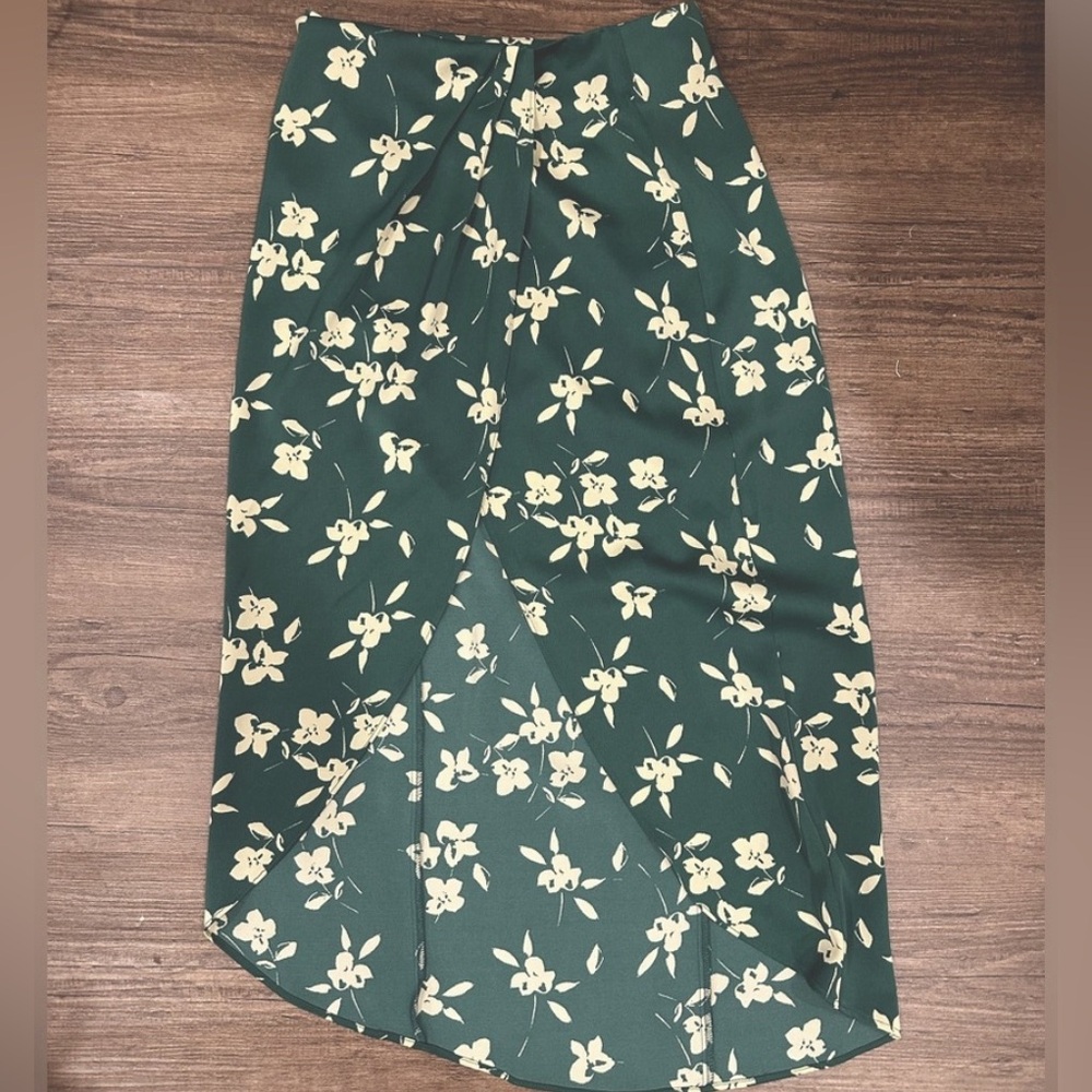 Urban Outfitters Silk Green with cream flowers skirt with slit, size: small - Picture 7 of 8